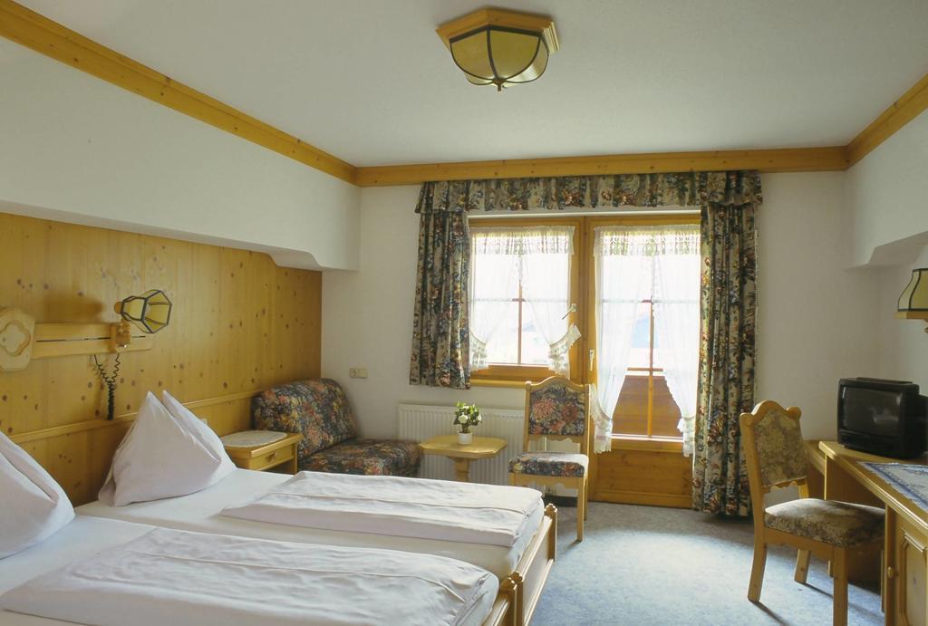 Kaiserhotel Neuwirt Oberndorf in Tirol Værelse billede